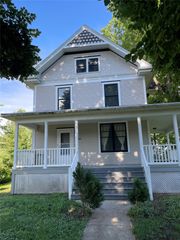 1324 Main Street, Grinnell, IA 50112