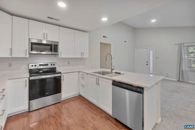 572 WHITCOVER CIR, Charlottesville, VA 22901