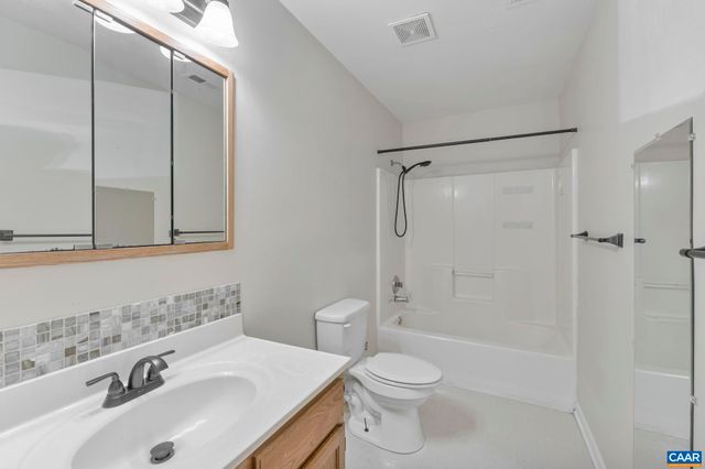 572 WHITCOVER CIR, Charlottesville, VA 22901