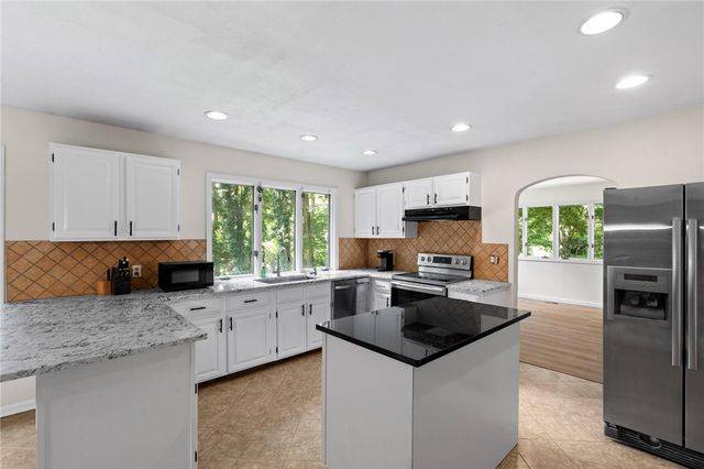 303 E Whipp Road, Washington Twp, OH 45459