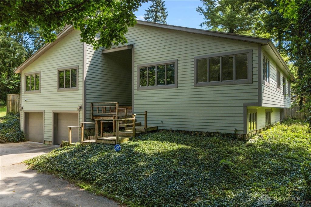 303 E Whipp Road, Washington Twp, OH 45459
