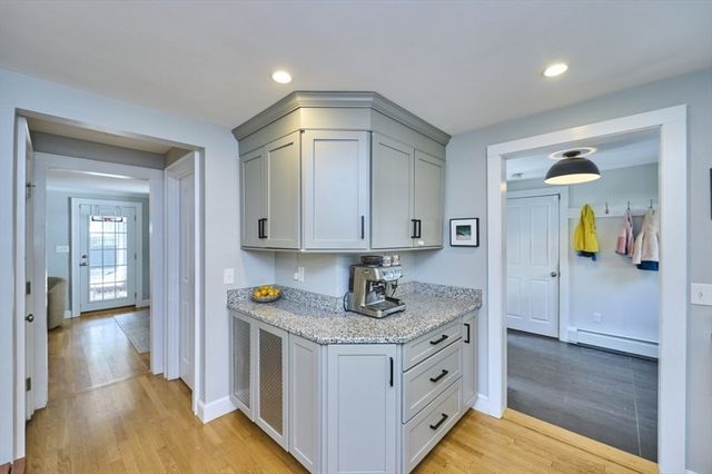 75 W Central St, Natick, MA 01760