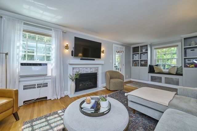 75 W Central St, Natick, MA 01760