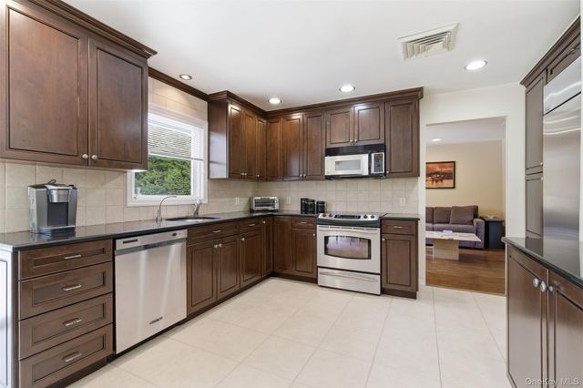 7 Seward Drive, Dix Hills, NY 11746