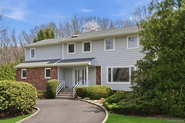 7 Seward Drive, Dix Hills, NY 11746