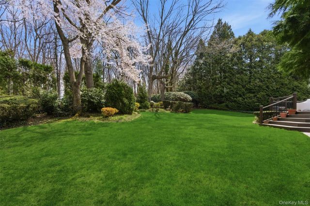 7 Seward Drive, Dix Hills, NY 11746