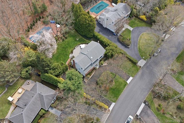 7 Seward Drive, Dix Hills, NY 11746