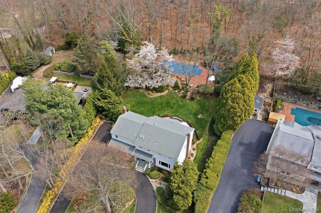 7 Seward Drive, Dix Hills, NY 11746