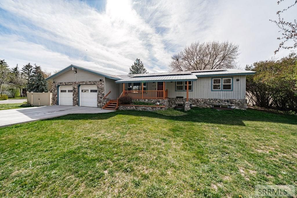 Image 2 of property listing at 467 N 3 W, Rigby, ID 83442