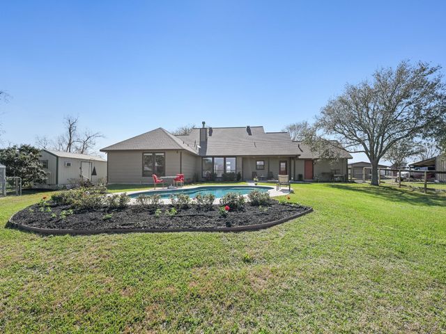 10007 County Road 168, Alvin, TX 77511