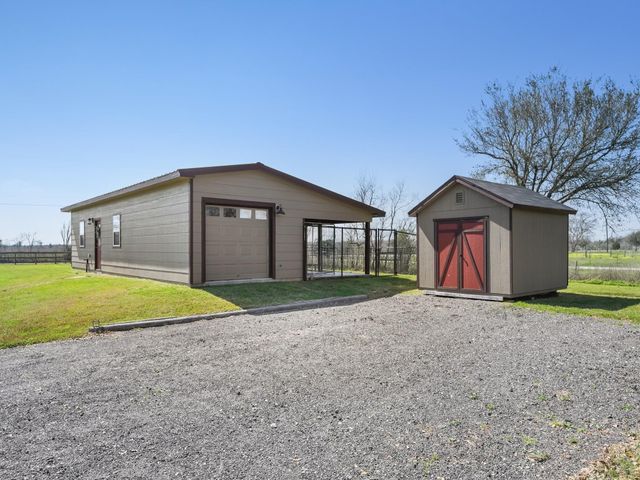 10007 County Road 168, Alvin, TX 77511