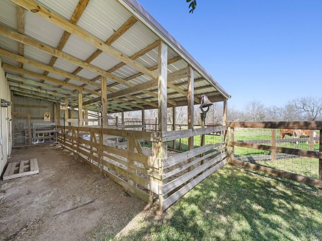 10007 County Road 168, Alvin, TX 77511