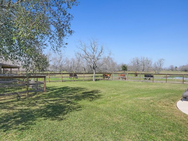10007 County Road 168, Alvin, TX 77511