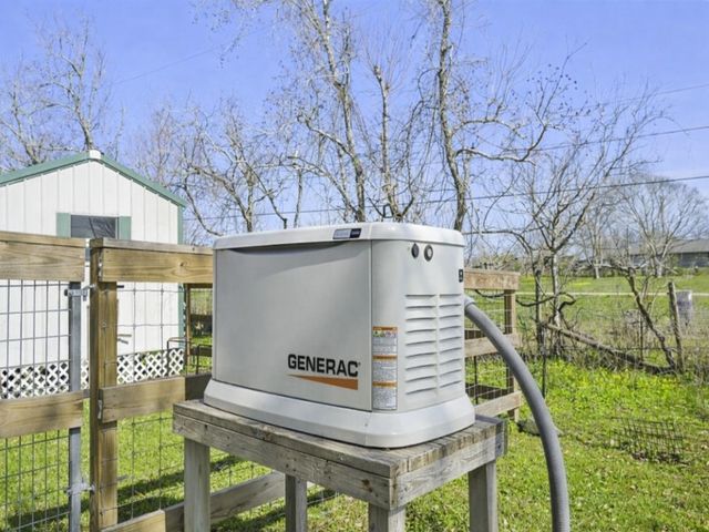 10007 County Road 168, Alvin, TX 77511