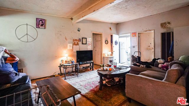 13401 Berg Street, Sylmar (los Angeles), CA 91342