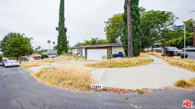 13401 Berg Street, Sylmar (los Angeles), CA 91342