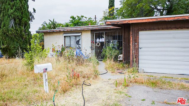 13401 Berg Street, Sylmar (los Angeles), CA 91342