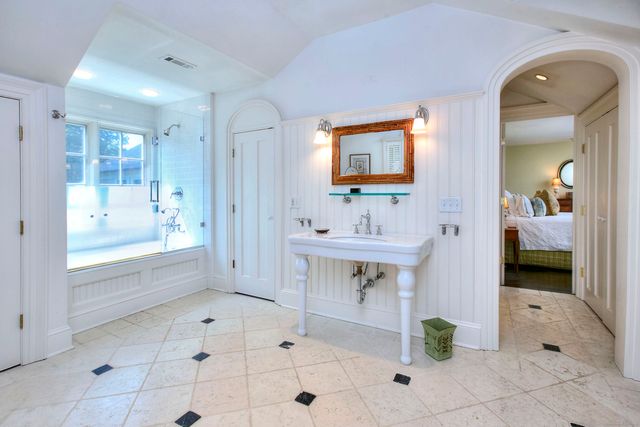 2683 Bronson Road, Fairfield, CT 06824