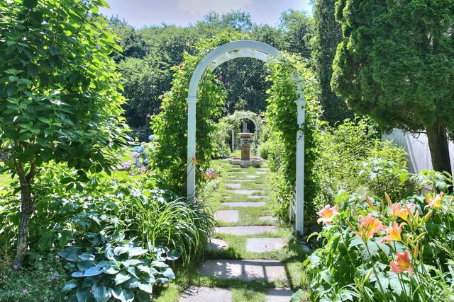 2683 Bronson Road, Fairfield, CT 06824