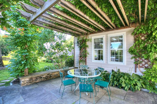 2683 Bronson Road, Fairfield, CT 06824