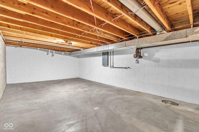 3448 Rost Drive, Columbus, IN 47203