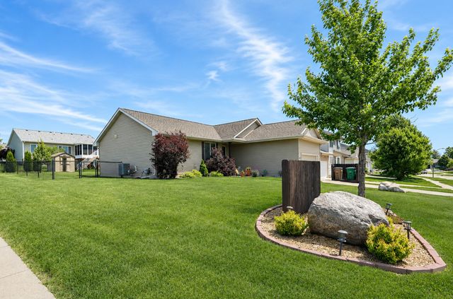 2727 15th Street SW, Altoona, IA 50009