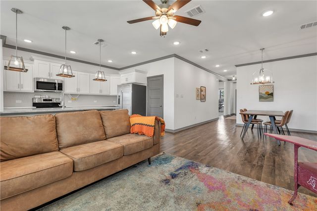 1000 Granite Court, Bryan, TX 77803