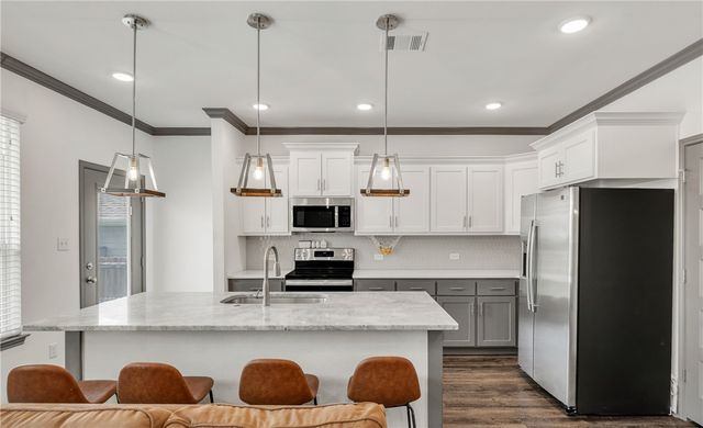 1000 Granite Court, Bryan, TX 77803