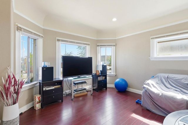 881 W Macarthur Boulevard, Emeryville, CA 94608