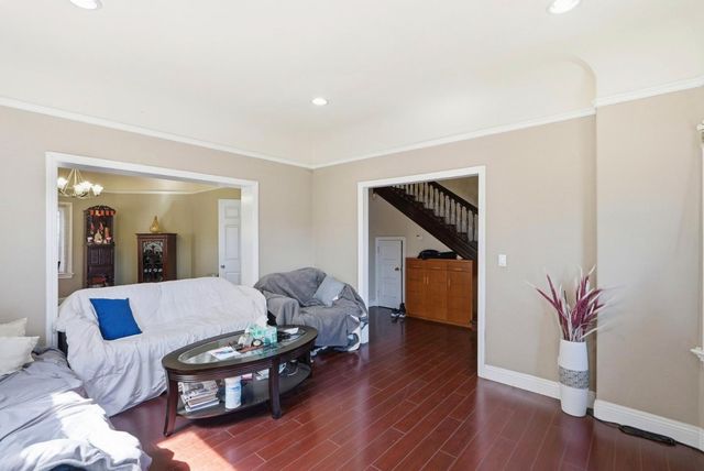 881 W Macarthur Boulevard, Emeryville, CA 94608