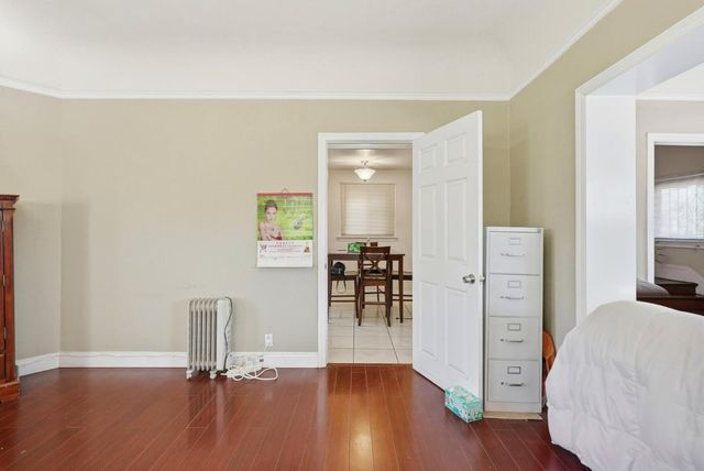 881 W Macarthur Boulevard, Emeryville, CA 94608
