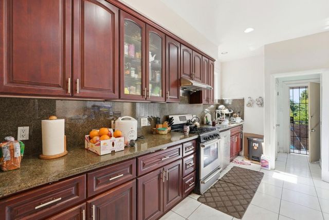 881 W Macarthur Boulevard, Emeryville, CA 94608