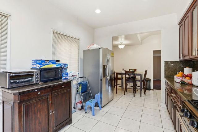 881 W Macarthur Boulevard, Emeryville, CA 94608