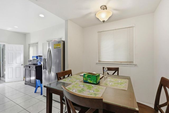 881 W Macarthur Boulevard, Emeryville, CA 94608