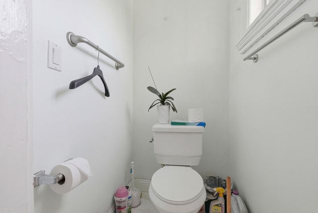 881 W Macarthur Boulevard, Emeryville, CA 94608