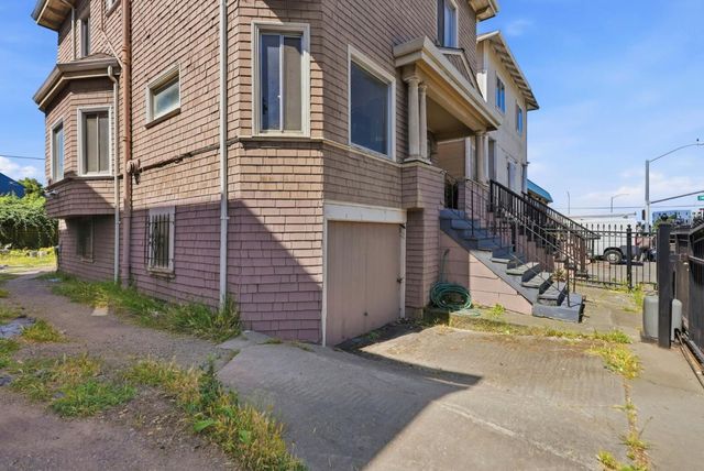 881 W Macarthur Boulevard, Emeryville, CA 94608