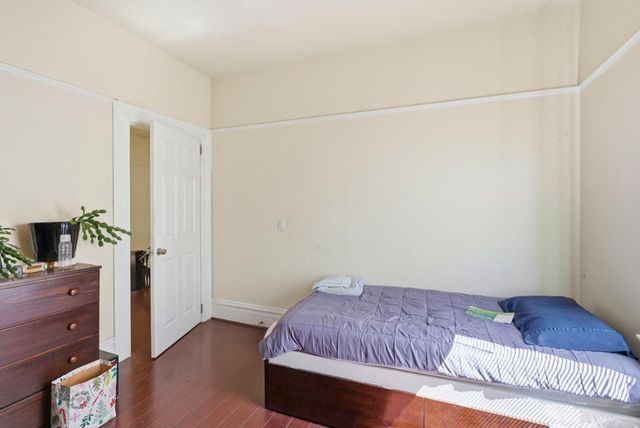 881 W Macarthur Boulevard, Emeryville, CA 94608