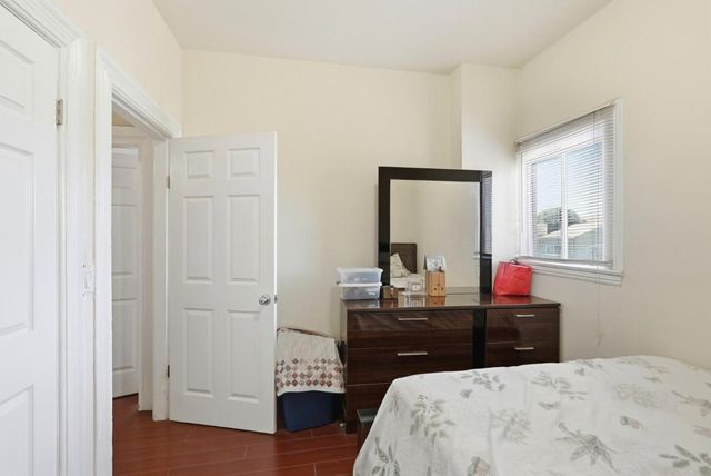 881 W Macarthur Boulevard, Emeryville, CA 94608