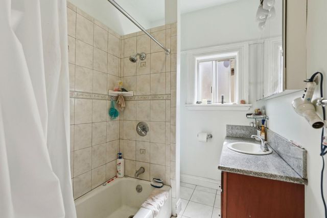 881 W Macarthur Boulevard, Emeryville, CA 94608