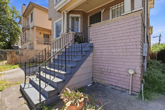 881 W Macarthur Boulevard, Emeryville, CA 94608