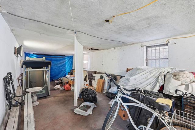 881 W Macarthur Boulevard, Emeryville, CA 94608