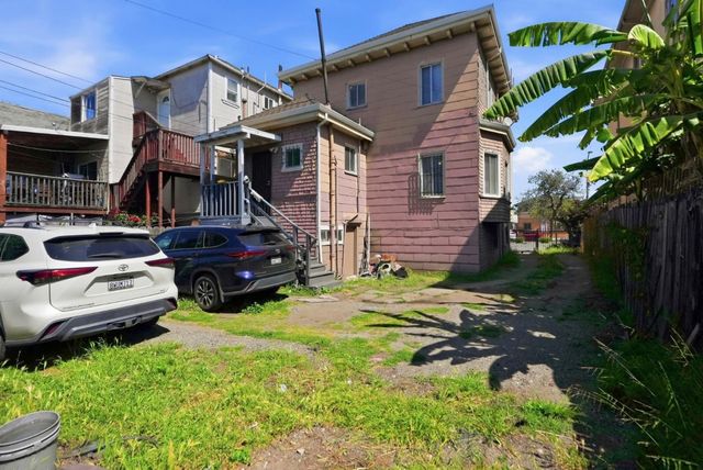 881 W Macarthur Boulevard, Emeryville, CA 94608