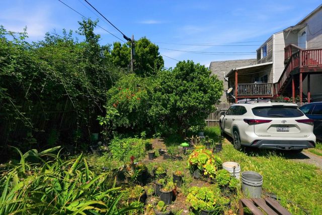881 W Macarthur Boulevard, Emeryville, CA 94608
