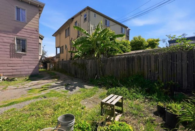 881 W Macarthur Boulevard, Emeryville, CA 94608