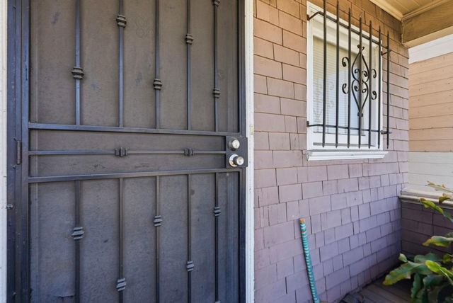 881 W Macarthur Boulevard, Emeryville, CA 94608
