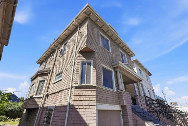 881 W Macarthur Boulevard, Emeryville, CA 94608