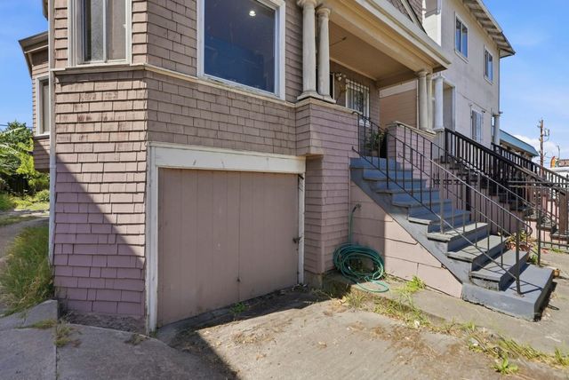 881 W Macarthur Boulevard, Emeryville, CA 94608