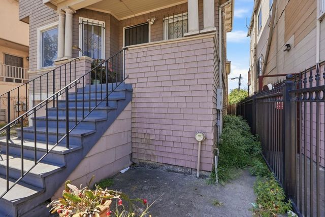 881 W Macarthur Boulevard, Emeryville, CA 94608