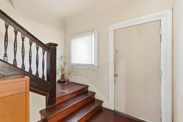 881 W Macarthur Boulevard, Emeryville, CA 94608