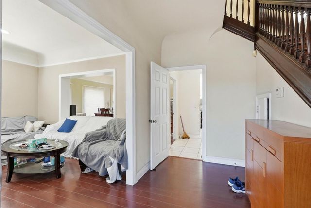 881 W Macarthur Boulevard, Emeryville, CA 94608